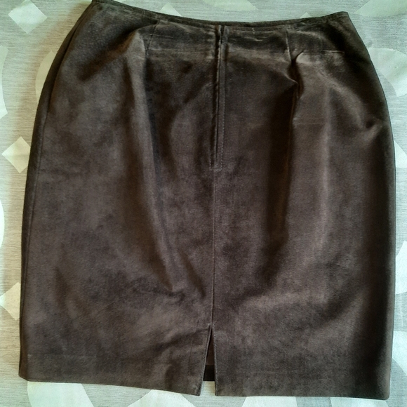 Danier Leather Brown Suede Mini Skirt size 8 - Picture 3 of 8